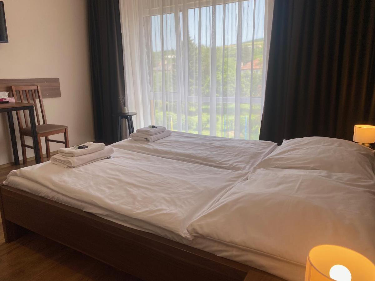 Hotel Arena Brumov Экстерьер фото