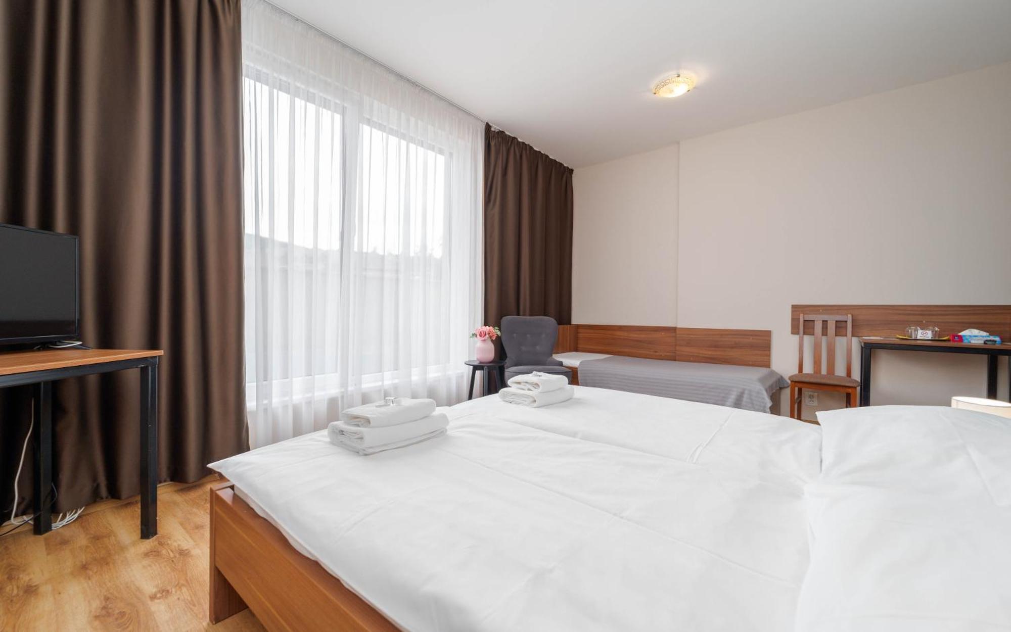 Hotel Arena Brumov Экстерьер фото