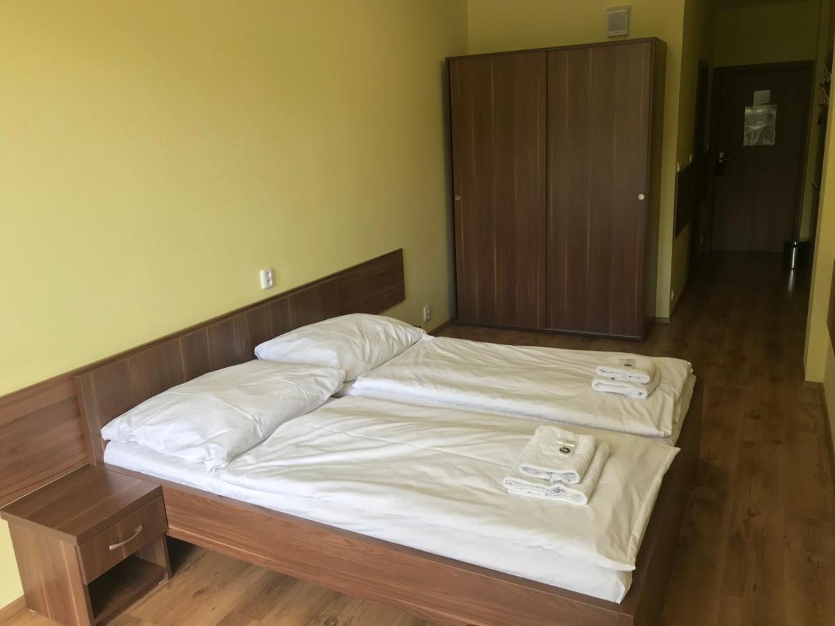 Hotel Arena Brumov Экстерьер фото