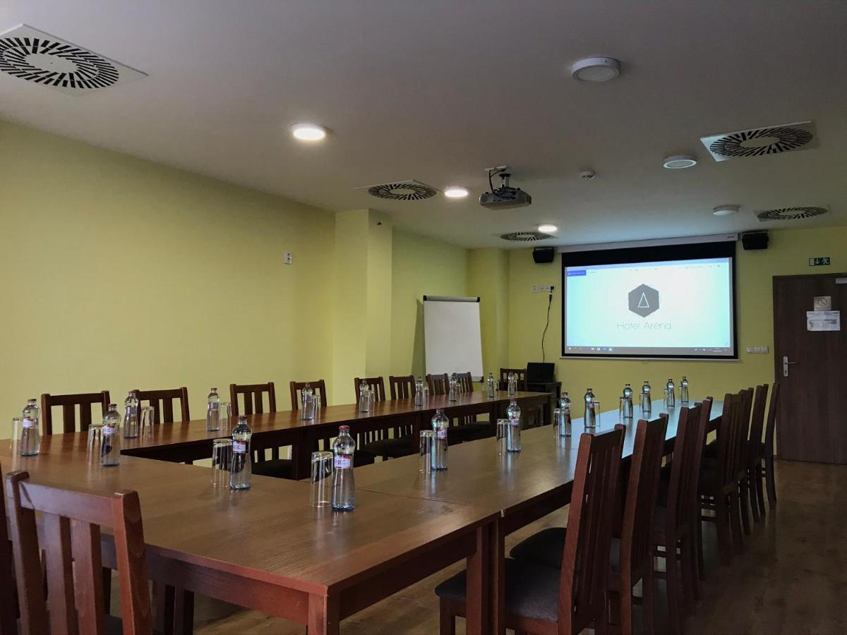 Hotel Arena Brumov Экстерьер фото